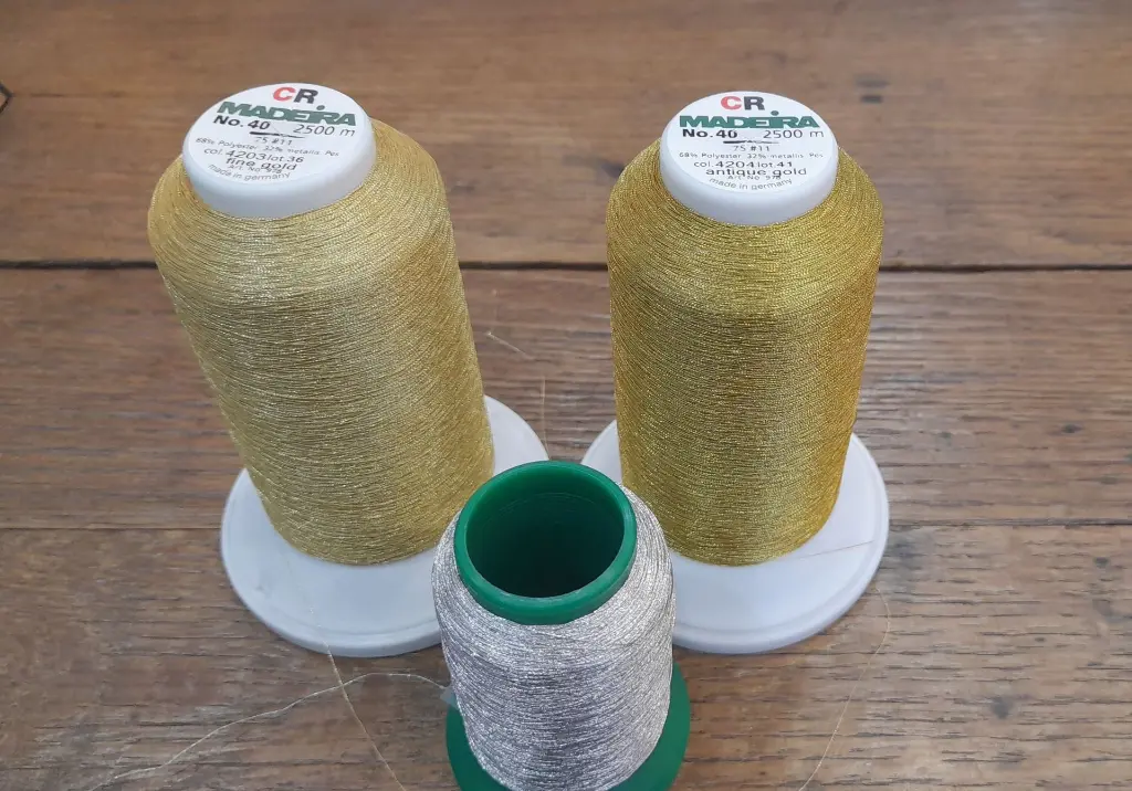 fils doré.webp