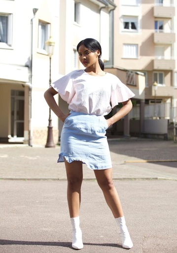 Short linen skirt